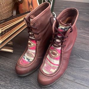 HOLDING HORSES leather tapestry booties.